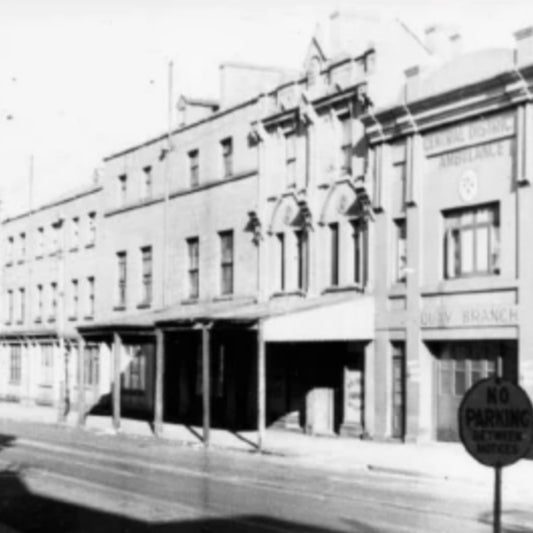 Black and white historic photo of 75 George St, The Rocks where the Bausele luxury Australian watch company and Sydney watch maker are located today.