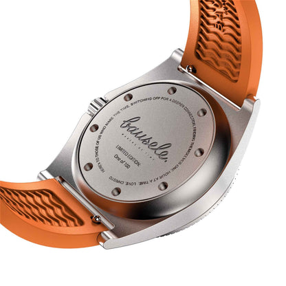 Bausele_EndlessSunrise_SilverPearl_White_Orangestrap_Caseback_sideviewLarge